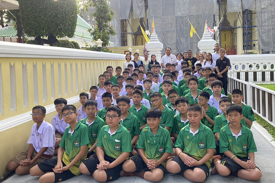 กิจกรรมทำบุญตักบาตรในช่วงเช้า ณ วัดเทพศิรินทราวาส