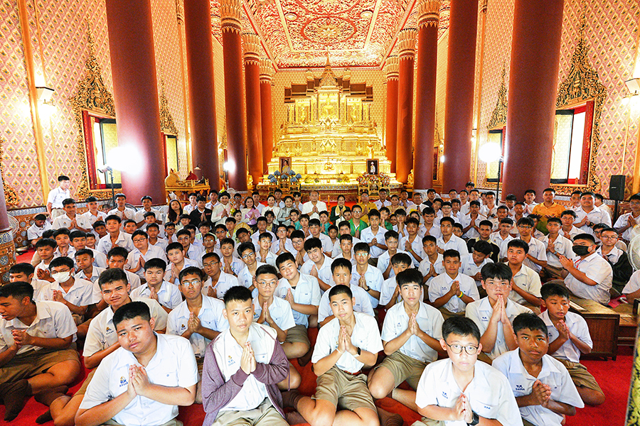 ผู้บริหาร คณะครู นักเรียน และบุคลากร โรงเรียนเทพศิรินทร์ ร่วมแห่เทียนจำนำพรรษา ประจำปีการศึกษา 2569 ณ วัดเทพศิรินทราวาส