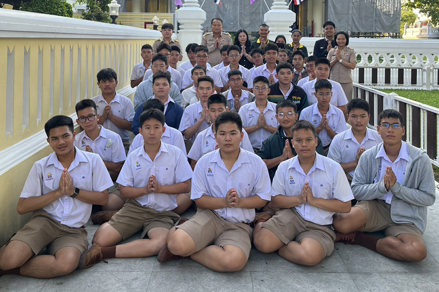 กิจกรรมทำบุญตักบาตรในช่วงเช้า ณ วัดเทพศิรินทราวาส